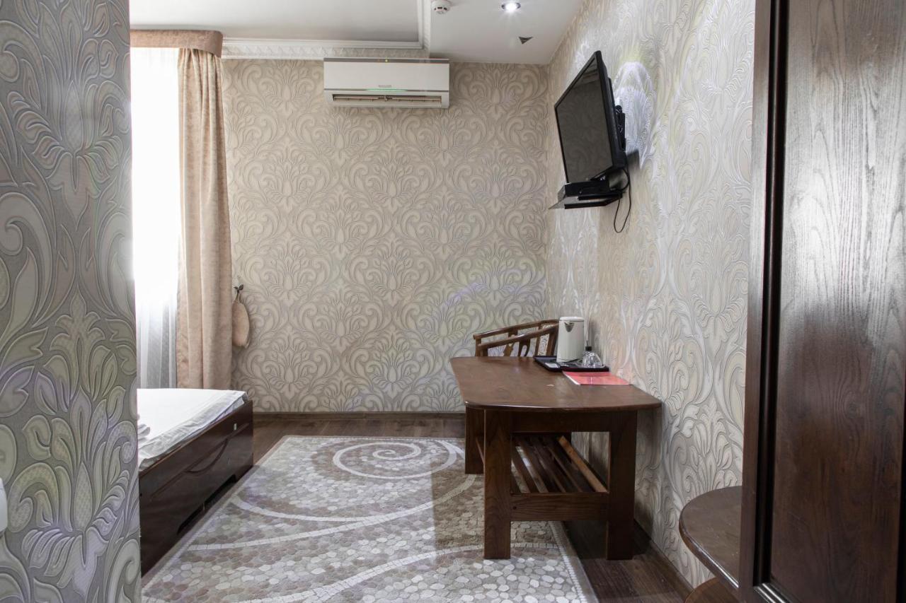 Nur M Hotell Tasjkent Exteriör bild