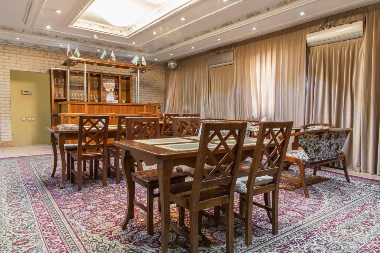 Nur M Hotell Tasjkent Exteriör bild