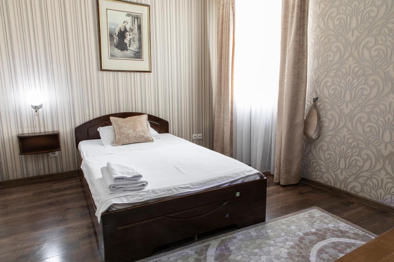 Nur M Hotell Tasjkent Exteriör bild